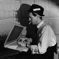 journalist w laptop